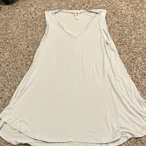 Women’s Sleeveless V-Neck Tunic Tank – Size Small (Runs Large)
